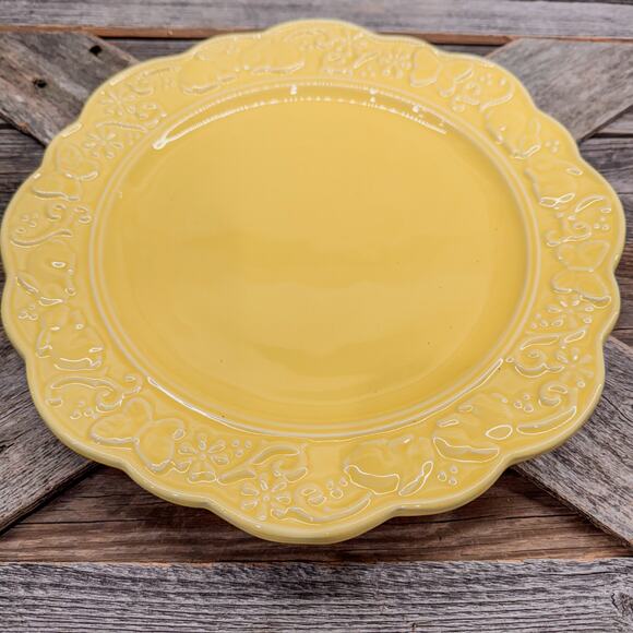 Pair of Spring and Easter Themed Plates w Embossed Bunnies and Butterflies-10.5” - Picture 3 of 10